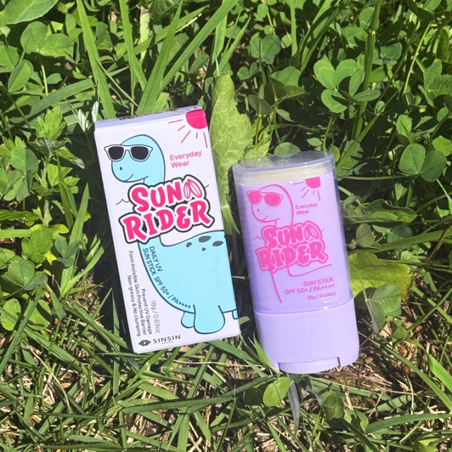 뽀송하게 마무리되는 썬라이더 간편 썬스틱 SPF50+ PA++++_09
